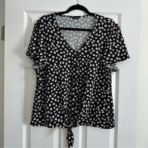 Size XL Paraphrase Black and White Daisy Crop Top Shirt